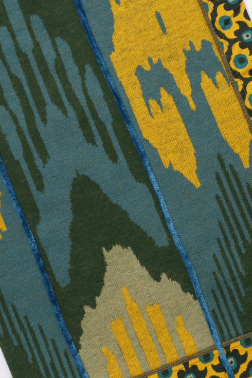 Shawl in patterned jacquard with tassels